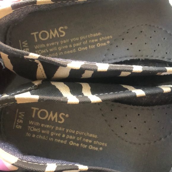 Brand new no box toms 5.5 - Picture 6 of 6